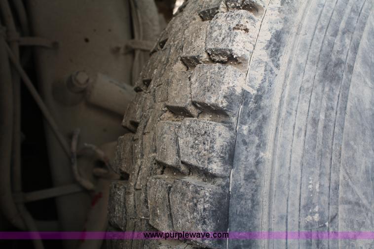 image for item A6978 1995 International 9600 semi truck