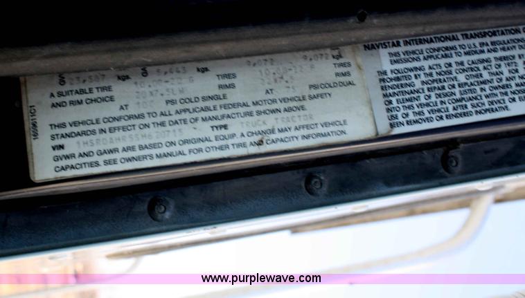 image for item A6978 1995 International 9600 semi truck