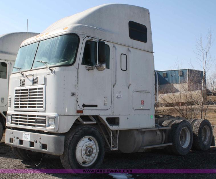 image for item A6979 1995 International 9600 semi truck