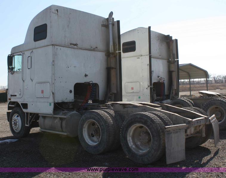 image for item A6979 1995 International 9600 semi truck