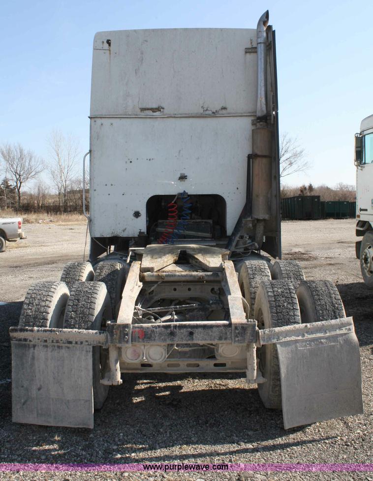 image for item A6979 1995 International 9600 semi truck