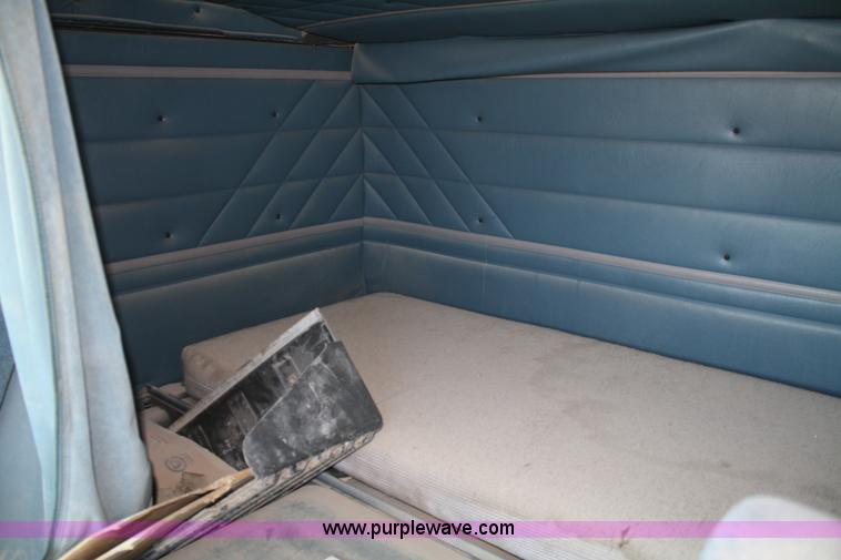 image for item A6979 1995 International 9600 semi truck