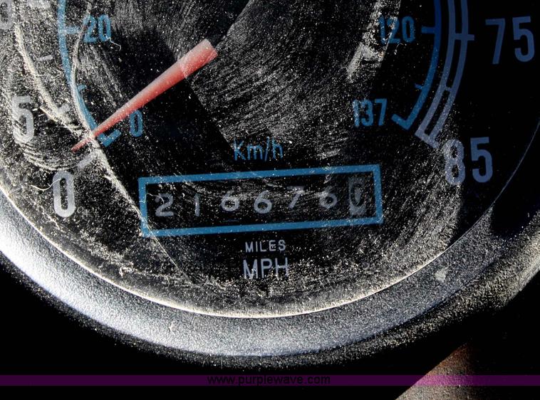 image for item A6979 1995 International 9600 semi truck