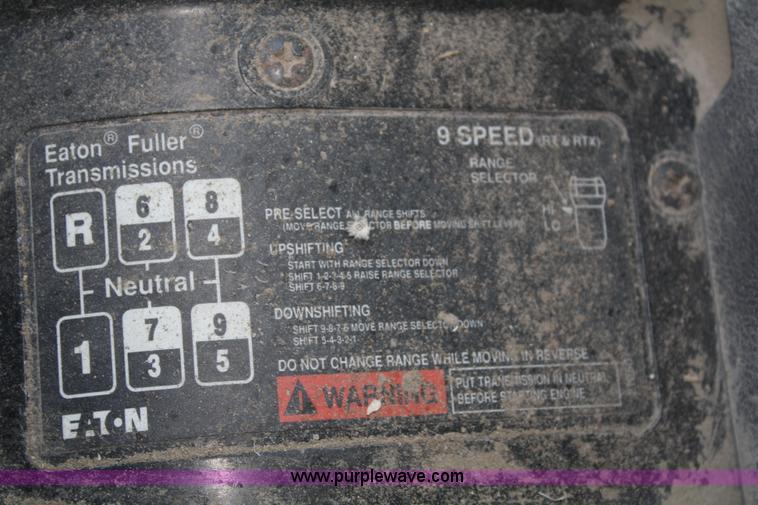 image for item A6979 1995 International 9600 semi truck