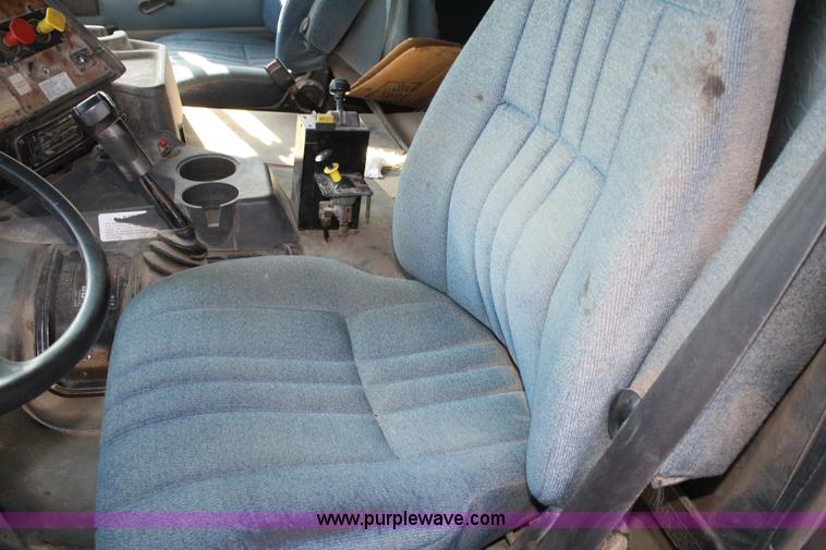 image for item A6979 1995 International 9600 semi truck