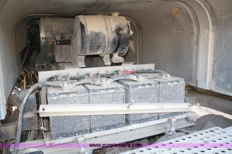 image for item A6979 1995 International 9600 semi truck