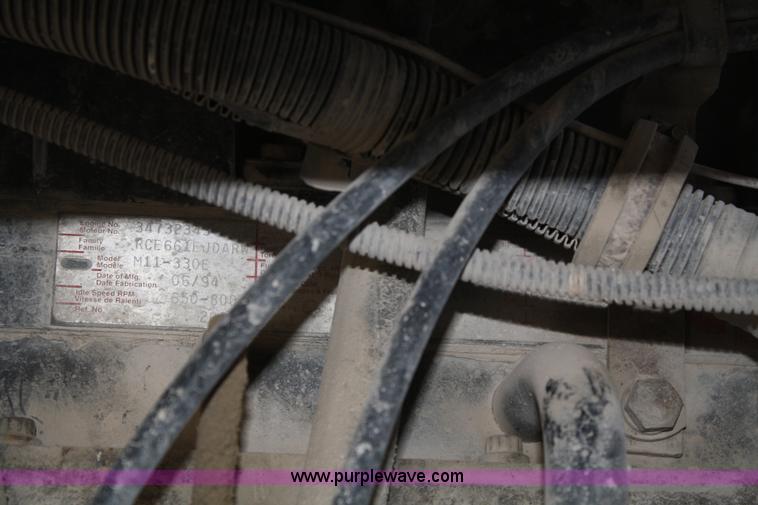 image for item A6979 1995 International 9600 semi truck