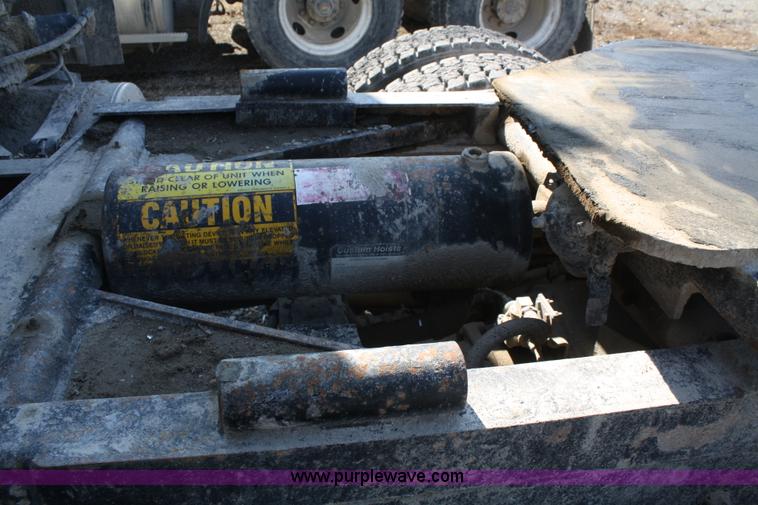 image for item A6979 1995 International 9600 semi truck