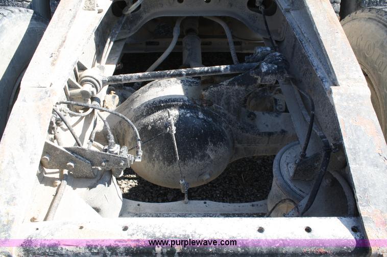 image for item A6979 1995 International 9600 semi truck