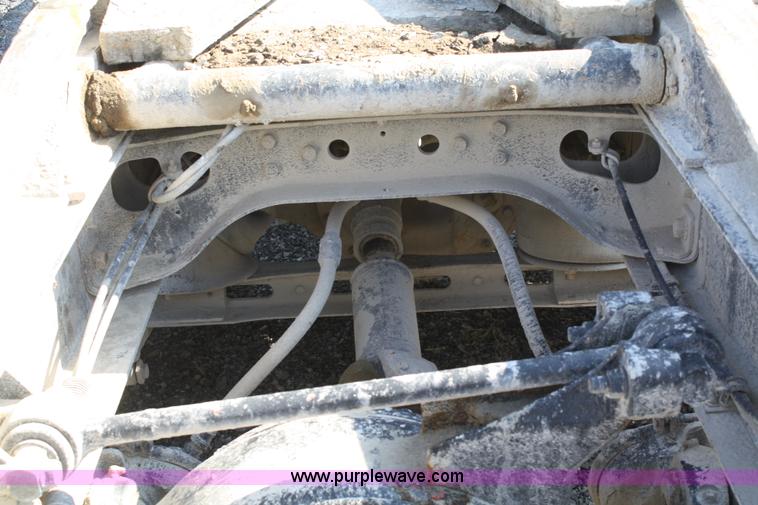 image for item A6979 1995 International 9600 semi truck