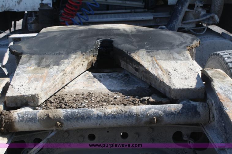 image for item A6979 1995 International 9600 semi truck