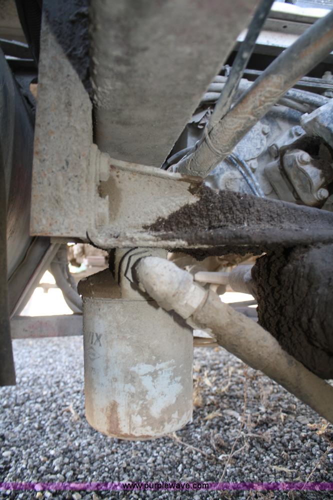 image for item A6979 1995 International 9600 semi truck