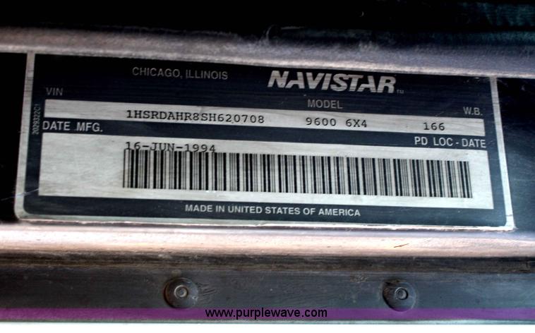 image for item A6979 1995 International 9600 semi truck