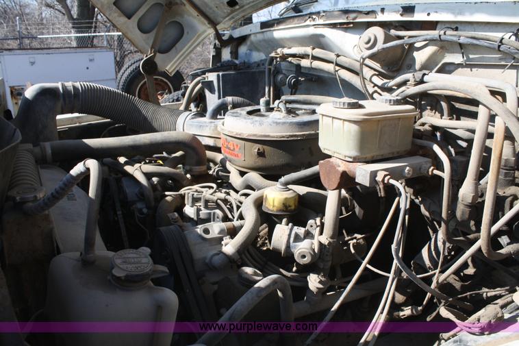 image for item A6981 1986 Ford F700 dump truck