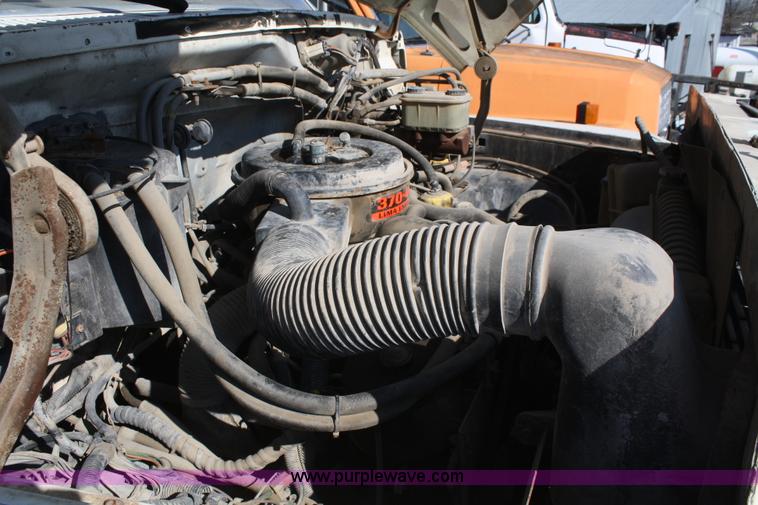 image for item A6981 1986 Ford F700 dump truck