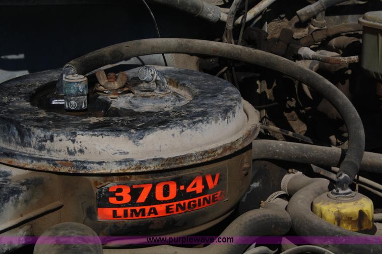 image for item A6981 1986 Ford F700 dump truck