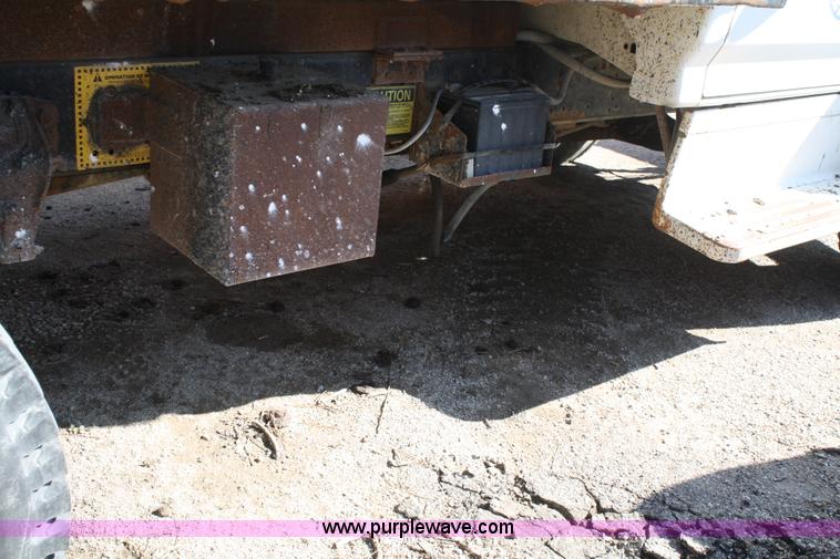 image for item A6981 1986 Ford F700 dump truck