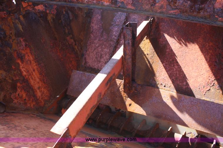 image for item A6981 1986 Ford F700 dump truck