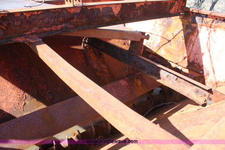 image for item A6981 1986 Ford F700 dump truck