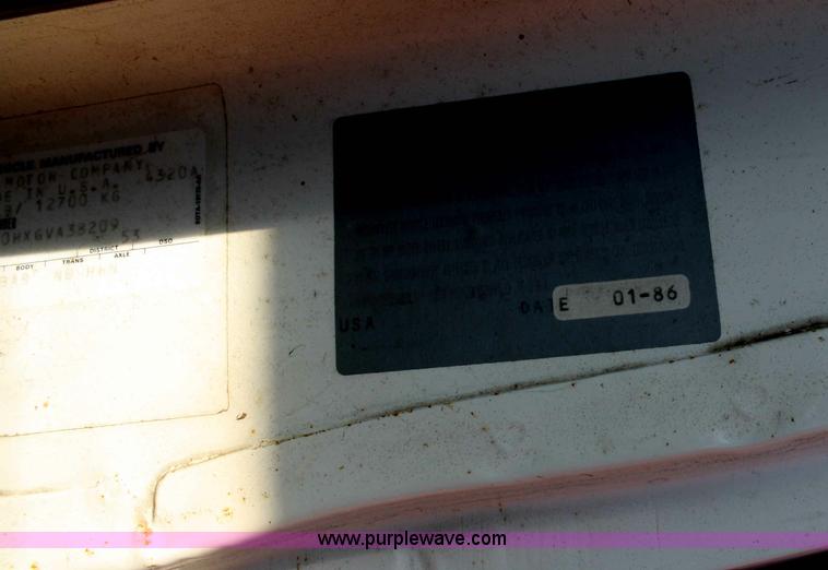 image for item A6981 1986 Ford F700 dump truck