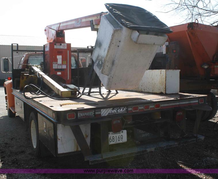 image for item A6982 1993 Ford F600 boom truck