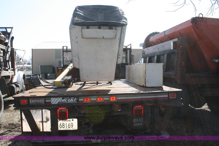 image for item A6982 1993 Ford F600 boom truck