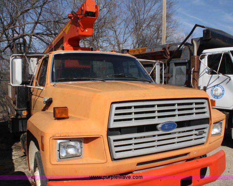 image for item A6982 1993 Ford F600 boom truck