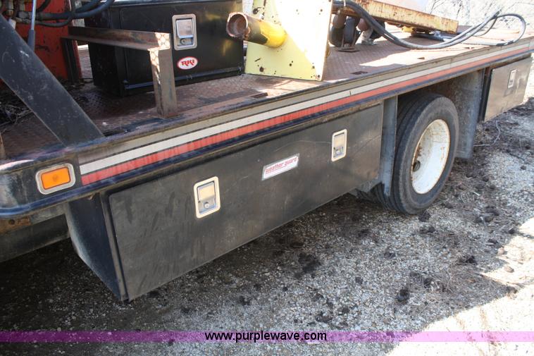 image for item A6982 1993 Ford F600 boom truck
