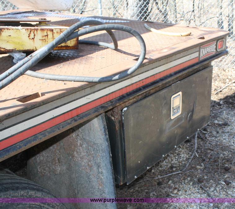 image for item A6982 1993 Ford F600 boom truck