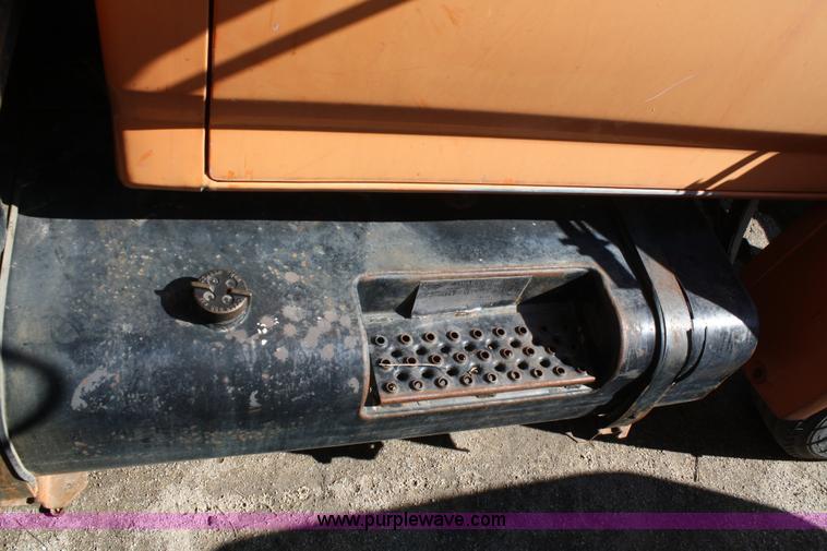 image for item A6982 1993 Ford F600 boom truck