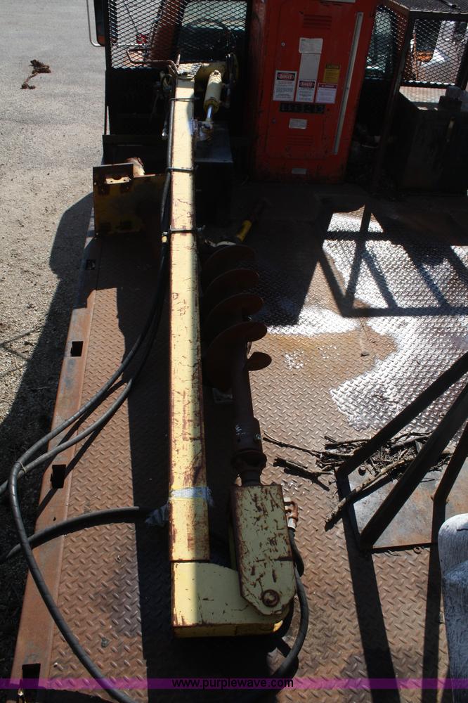 image for item A6982 1993 Ford F600 boom truck