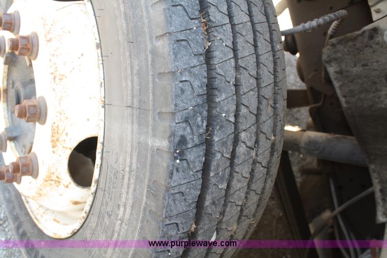 image for item A6982 1993 Ford F600 boom truck