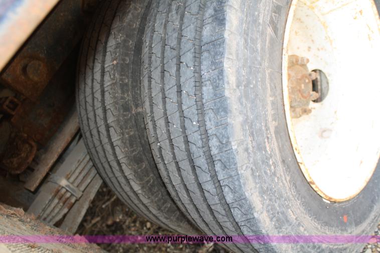 image for item A6982 1993 Ford F600 boom truck