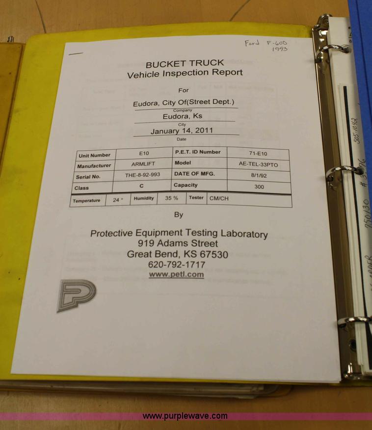 image for item A6982 1993 Ford F600 boom truck