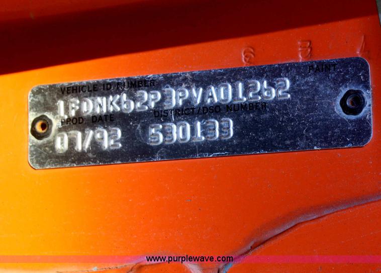 image for item A6982 1993 Ford F600 boom truck