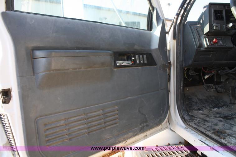 image for item A6986 2000 GMC C8500 flatbed truck