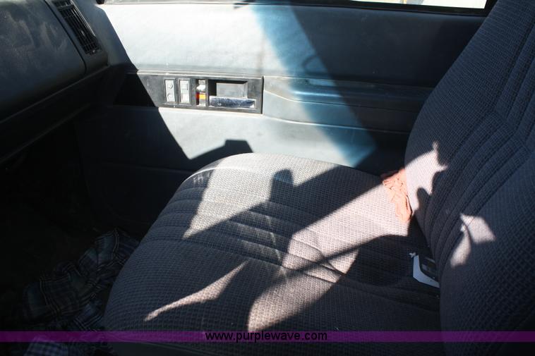 image for item A6986 2000 GMC C8500 flatbed truck