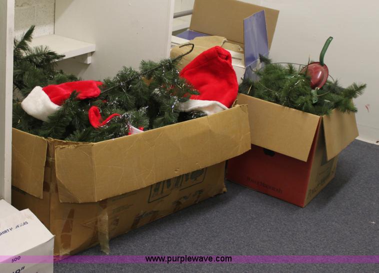 image for item A7285 Assorted Christmas decorations