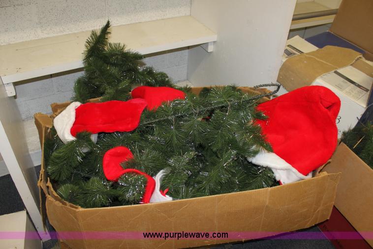 image for item A7285 Assorted Christmas decorations