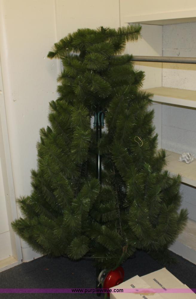 image for item A7285 Assorted Christmas decorations