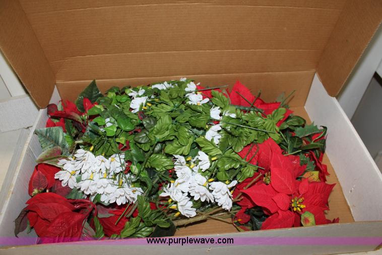 image for item A7285 Assorted Christmas decorations