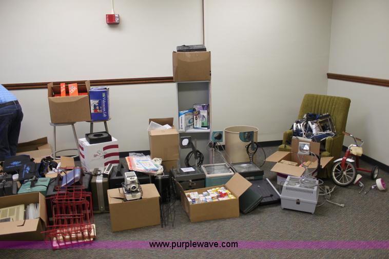 image for item A7301 Assorted electronics