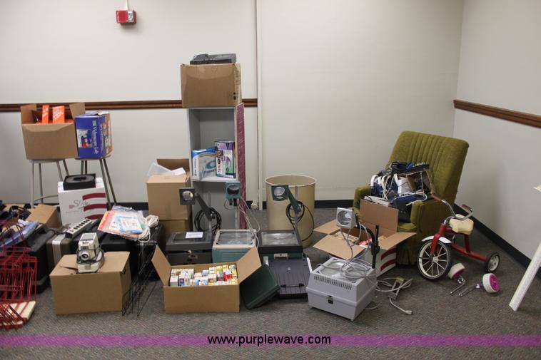 image for item A7301 Assorted electronics