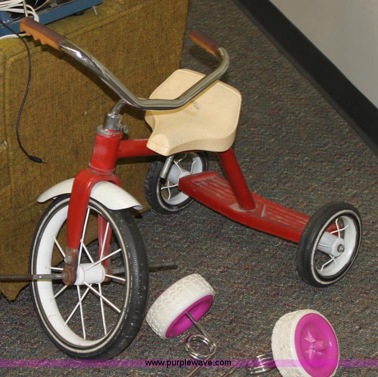 image for item A7301 Assorted electronics