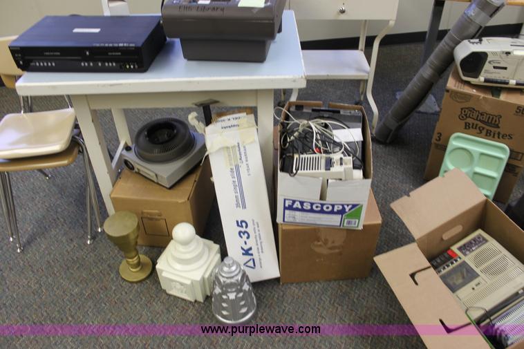 image for item A7301 Assorted electronics