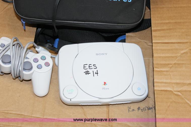 image for item A7301 Assorted electronics