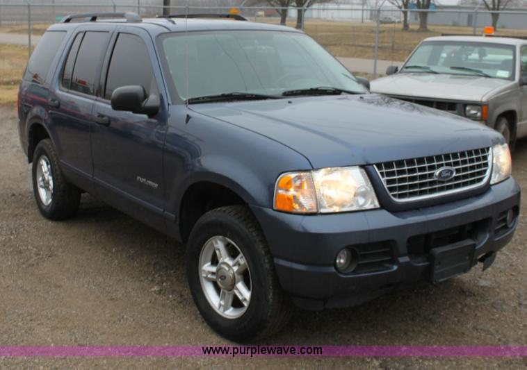 image for item A7307 2004 Ford Explorer XLT SUV
