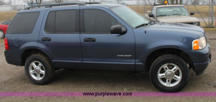 image for item A7307 2004 Ford Explorer XLT SUV