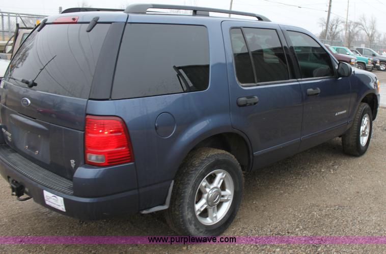 image for item A7307 2004 Ford Explorer XLT SUV