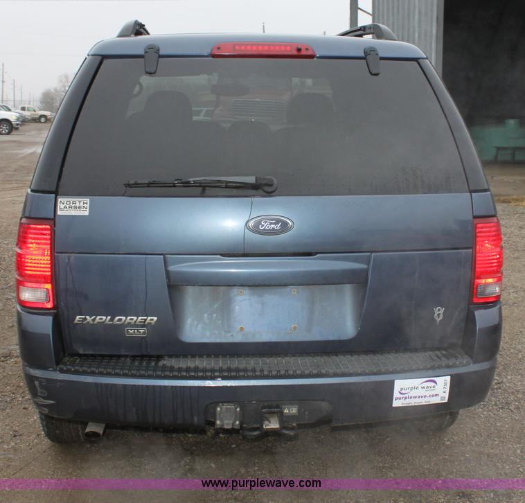 image for item A7307 2004 Ford Explorer XLT SUV